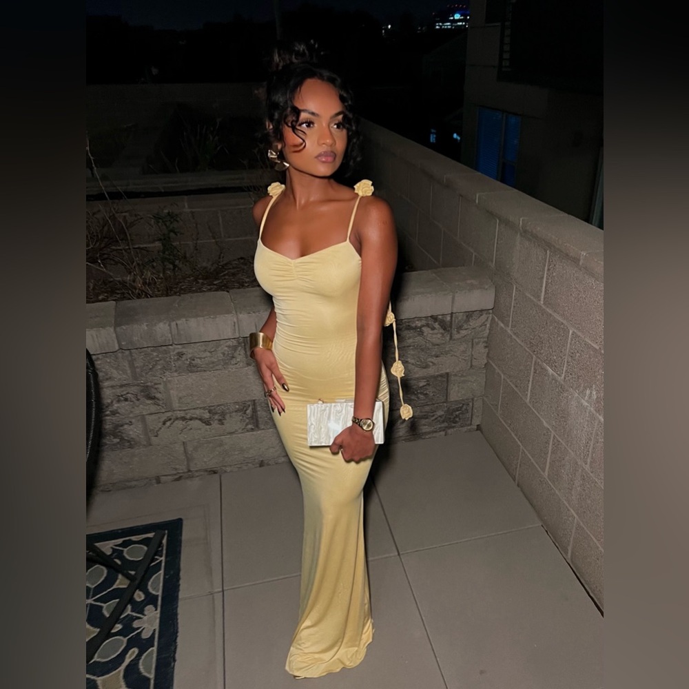 Backless dress